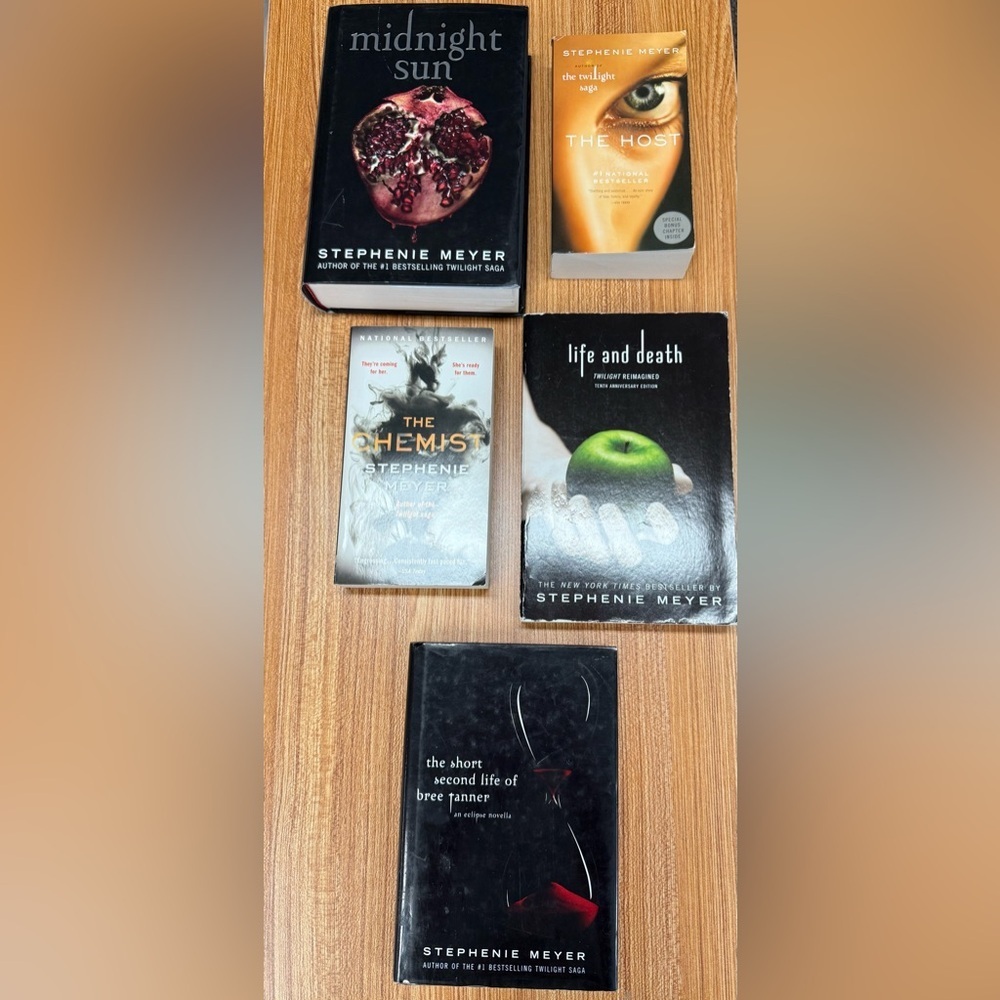 Stephenie Meyer Book Lot - Set Of 5